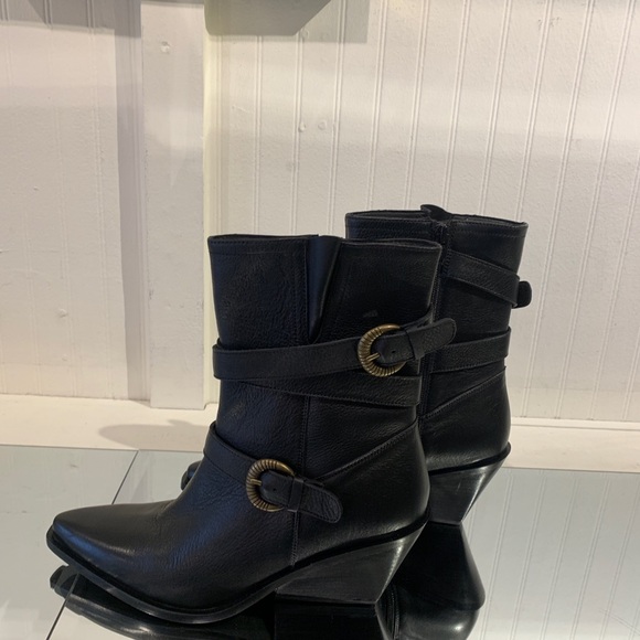 SEYCHELLES! Brand New In Box. Black Leather Boots - Picture 2 of 4